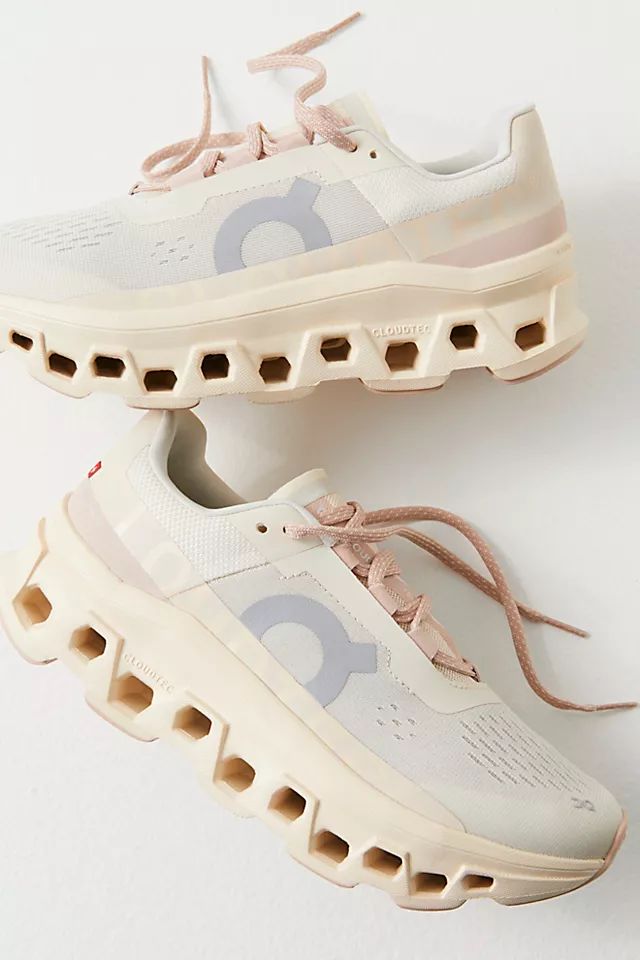 On Running Cloud monster ‘Gray/Pink’
36-41 AVAILABLE